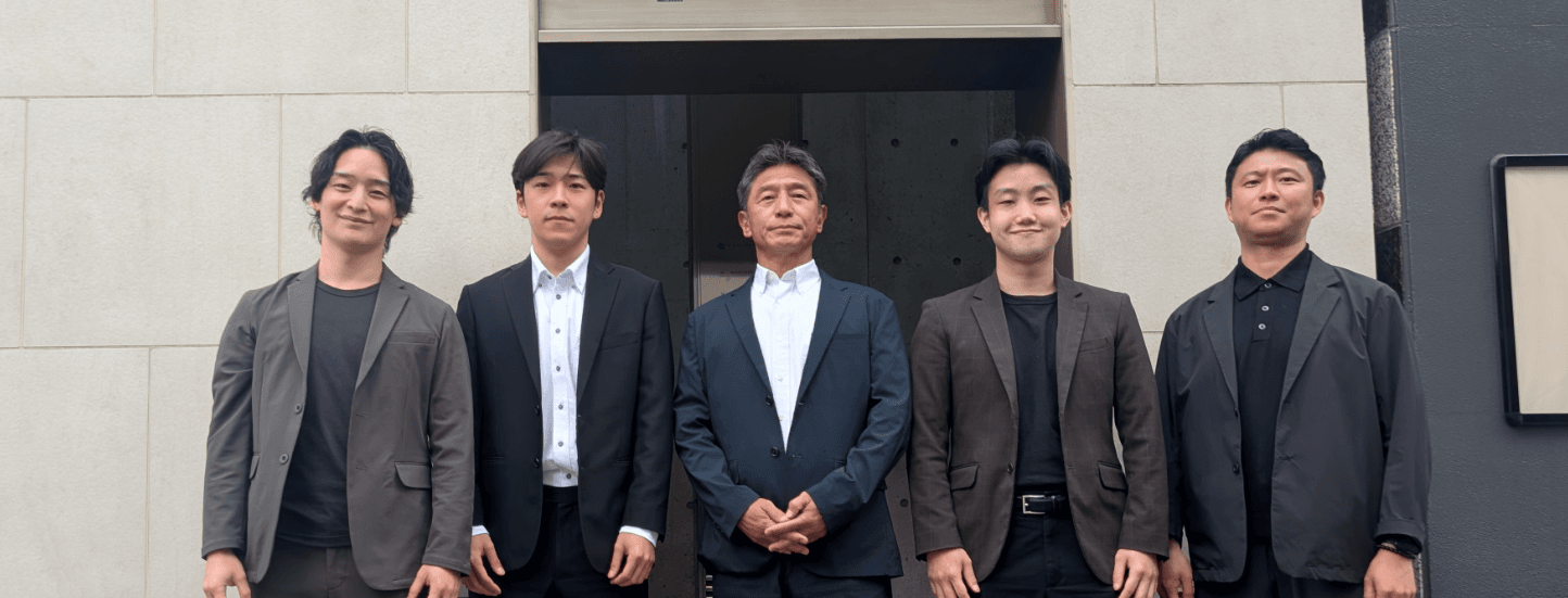 オフィス前に並ぶ首都圏ファンドの社員たち